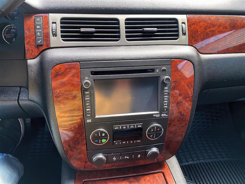 Chevrolet Suburban LTZ 4WD 2013