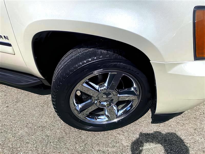 Chevrolet Suburban LTZ 4WD 2013