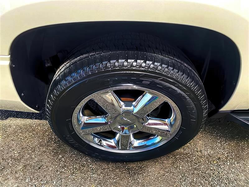 Chevrolet Suburban LTZ 4WD 2013