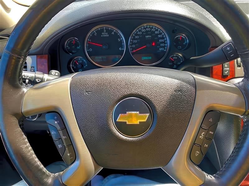 Chevrolet Suburban LTZ 4WD 2013