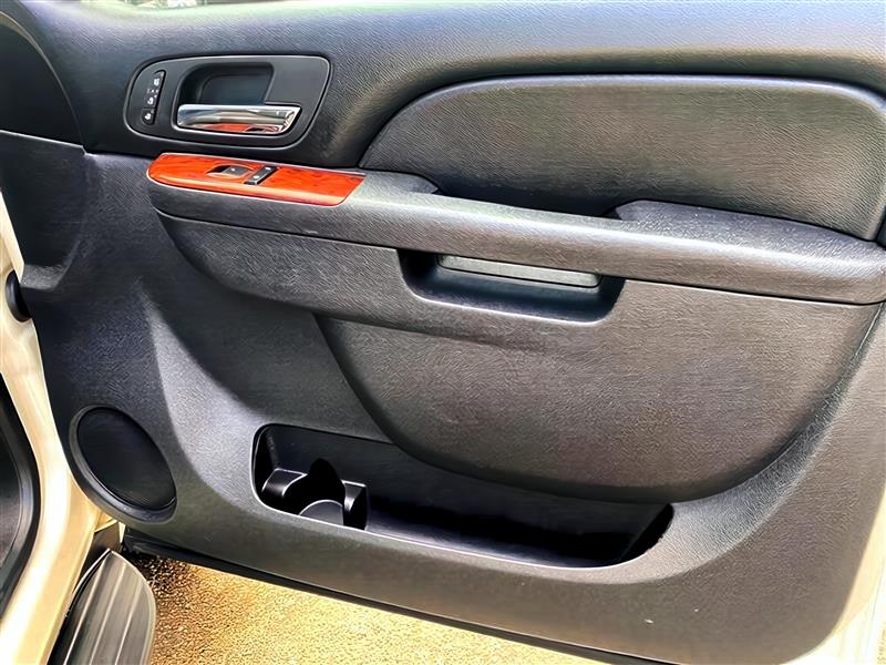 Chevrolet Suburban LTZ 4WD 2013