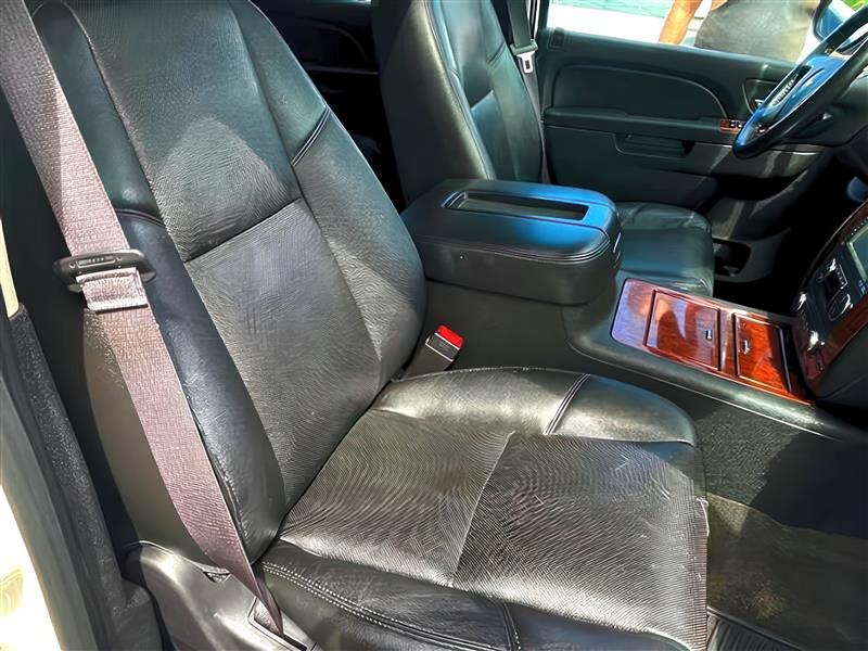 Chevrolet Suburban LTZ 4WD 2013