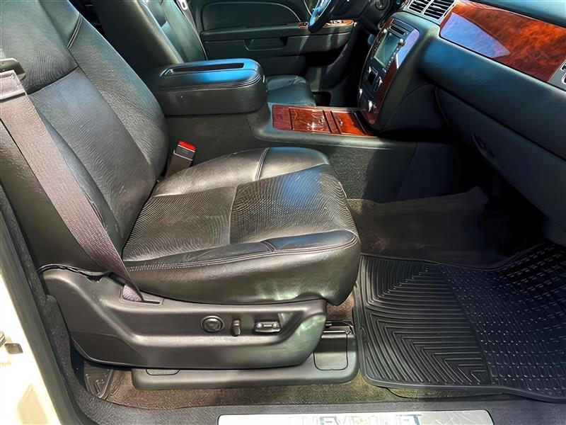 Chevrolet Suburban LTZ 4WD 2013