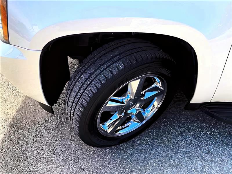 Chevrolet Suburban LTZ 4WD 2013