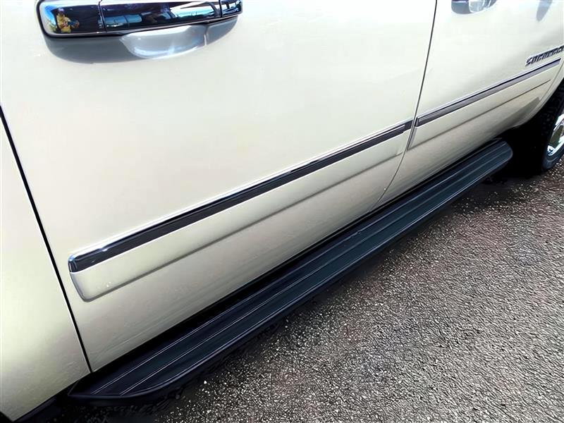 Chevrolet Suburban LTZ 4WD 2013