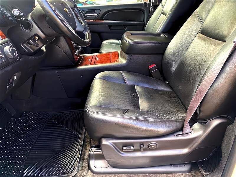 Chevrolet Suburban LTZ 4WD 2013