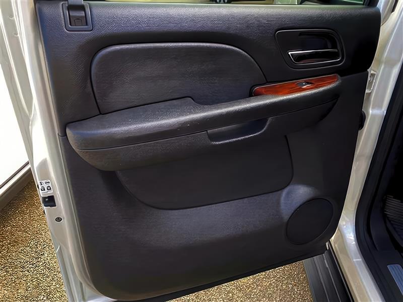 Chevrolet Suburban LTZ 4WD 2013