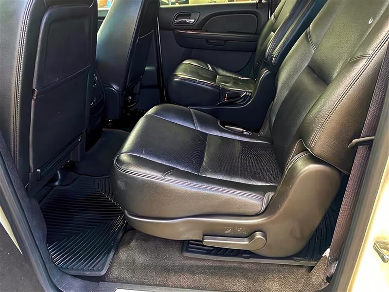 Chevrolet Suburban LTZ 4WD 2013