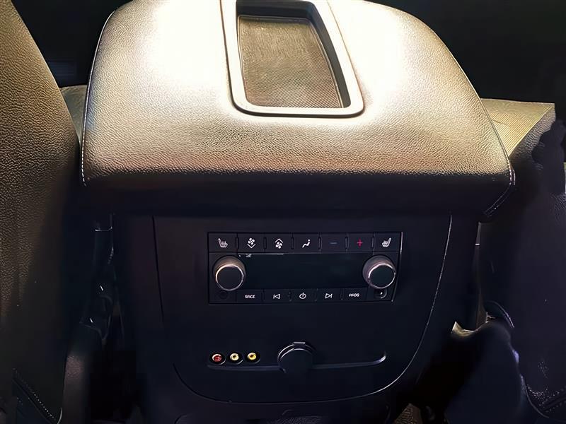 Chevrolet Suburban LTZ 4WD 2013