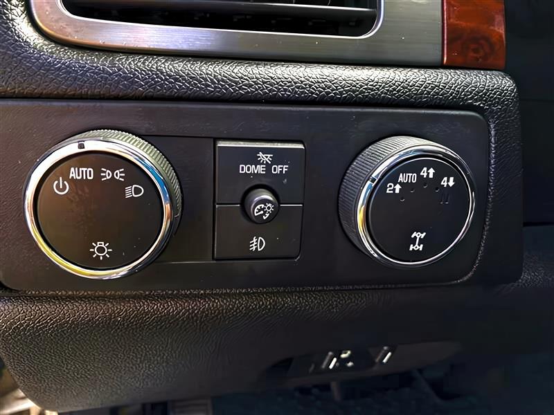 Chevrolet Suburban LTZ 4WD 2013