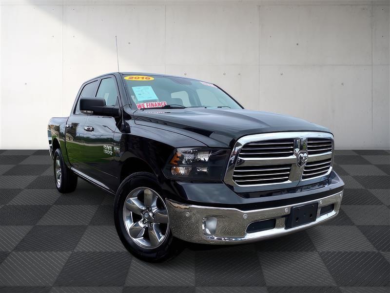 2016 RAM 1500 SLT Crew Cab  4WD