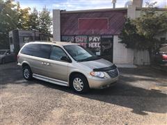 2005 Chrysler Town & Country 