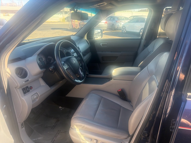 Honda Pilot Touring 4WD 5-Spd AT with DVD 2013