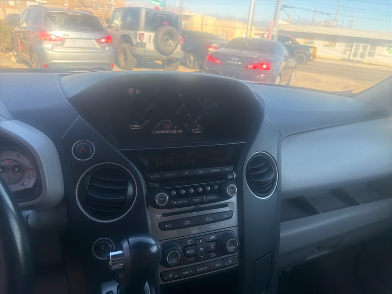 Honda Pilot Touring 4WD 5-Spd AT with DVD 2013