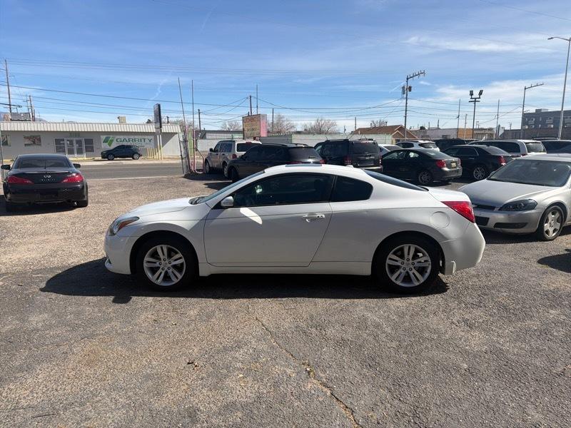 Nissan Altima 2.5 S 6M/T Coupe 2010