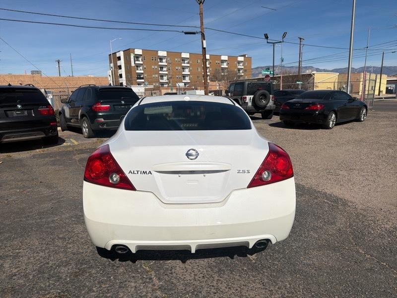 Nissan Altima 2.5 S 6M/T Coupe 2010