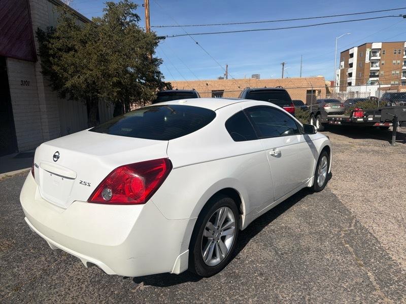 Nissan Altima 2.5 S 6M/T Coupe 2010