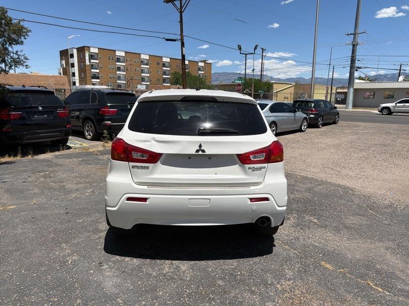 Mitsubishi Outlander Sport SE 2WD 2012