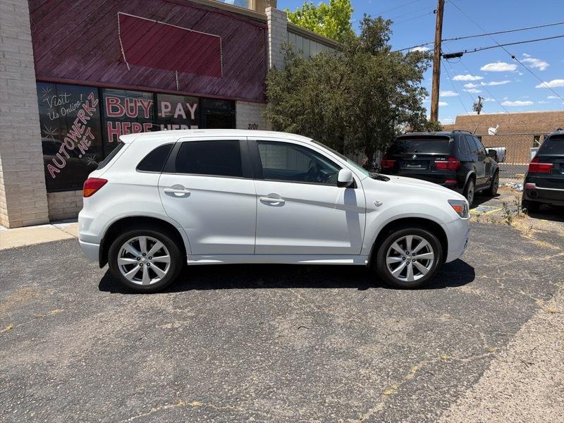 Mitsubishi Outlander Sport SE 2WD 2012