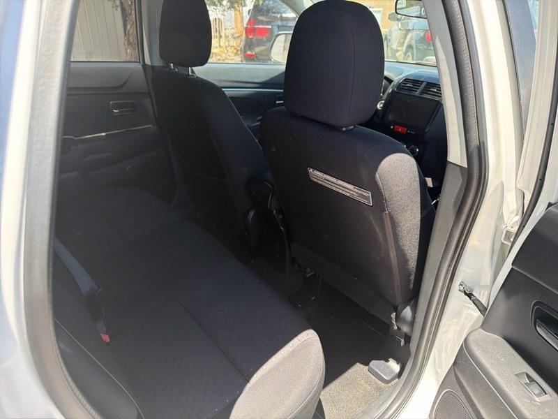 Mitsubishi Outlander Sport SE 2WD 2012