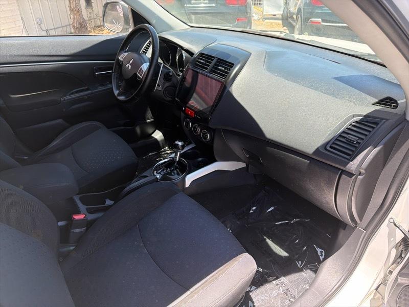 Mitsubishi Outlander Sport SE 2WD 2012