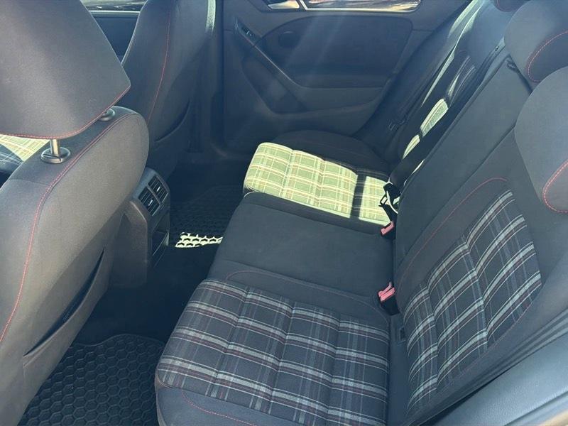 Volkswagen GTI 2.0T Sedan PZEV 2010
