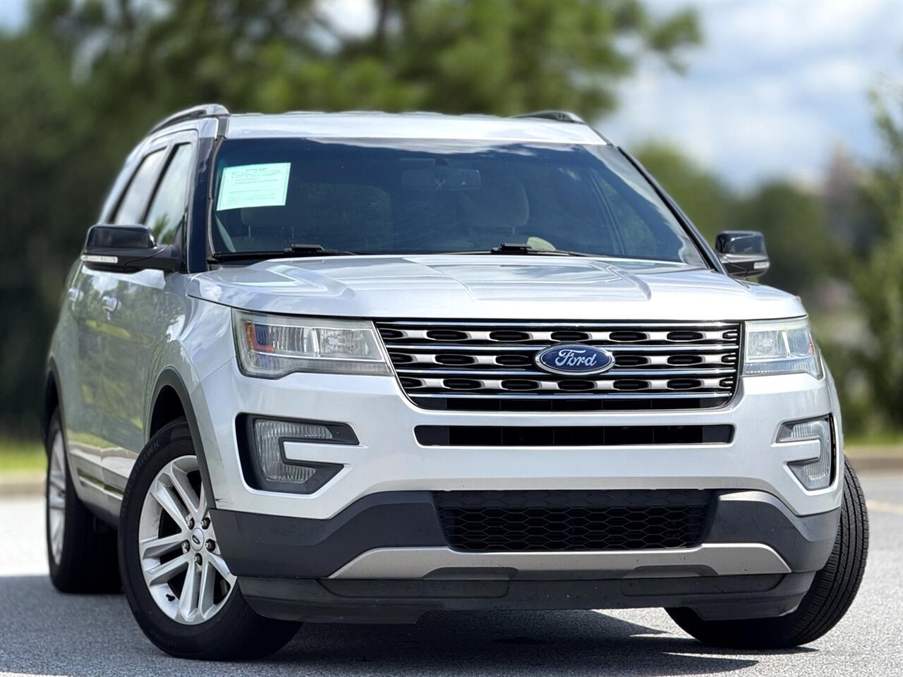 2017 Ford Explorer XLT photo 3