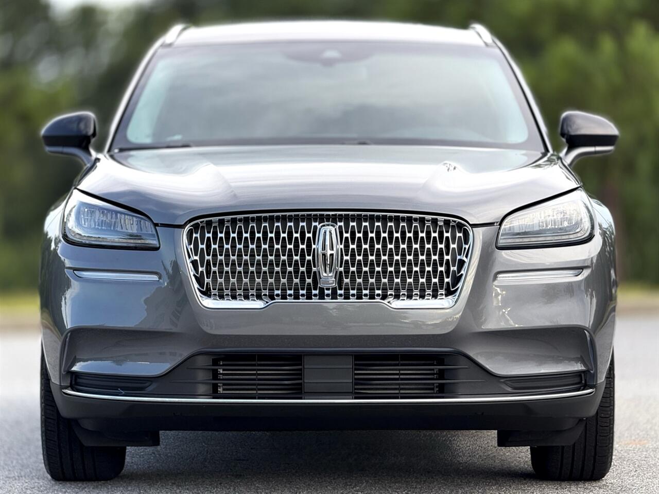 2022 Lincoln Corsair Standard photo 2