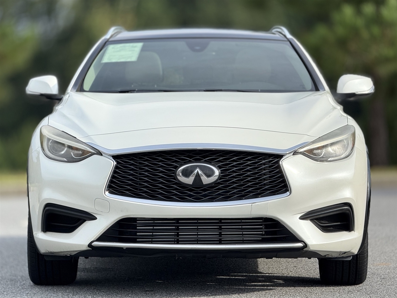 2018 Infiniti QX30 Luxe photo 2