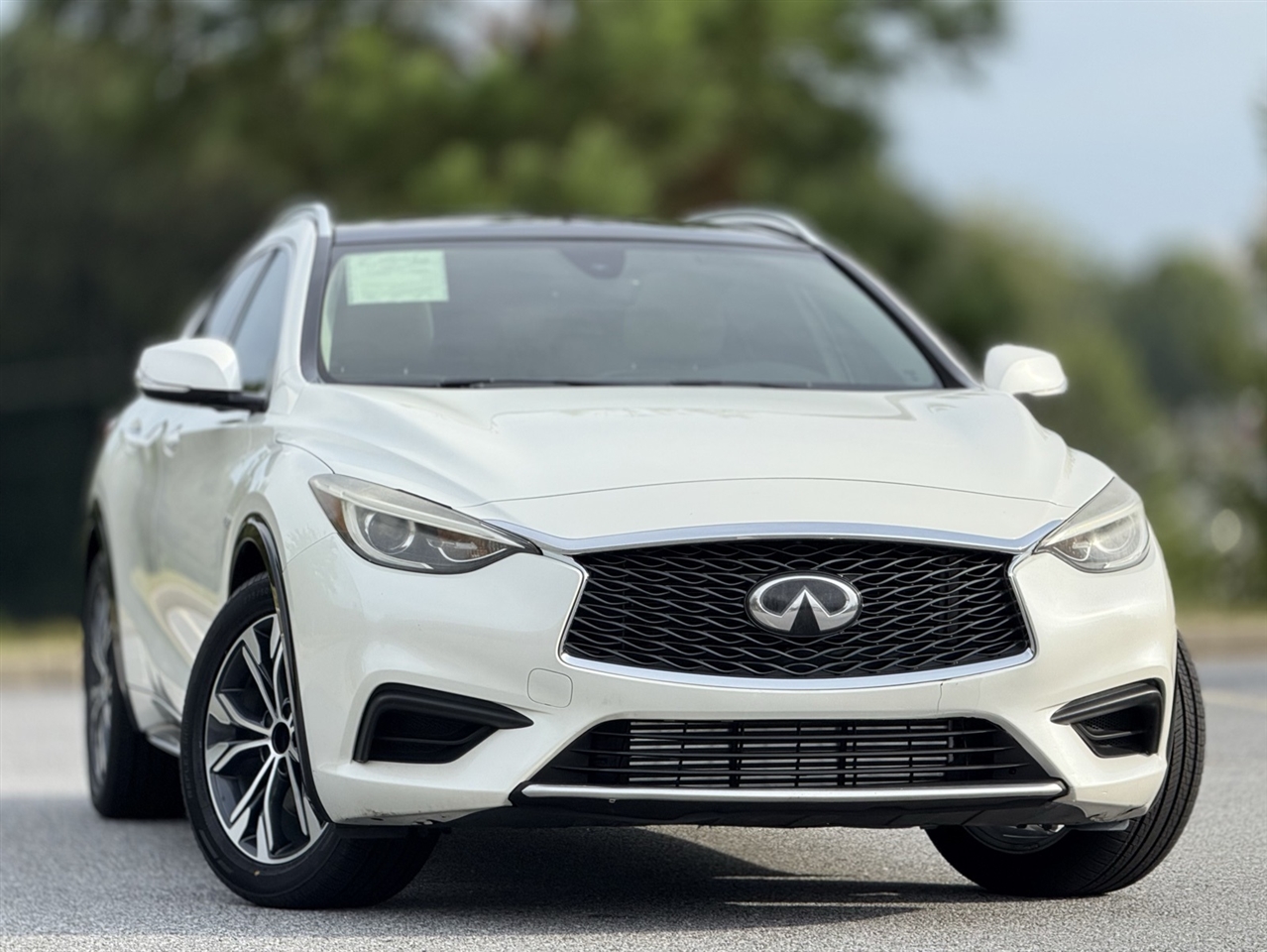 2018 Infiniti QX30 Luxe photo 3
