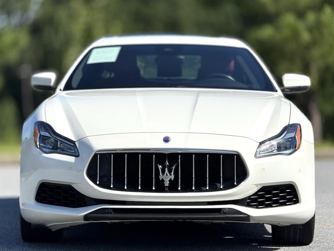 2018 Maserati Quattroporte S photo 2