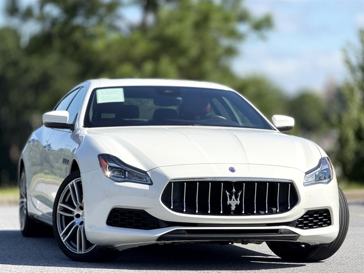 2018 Maserati Quattroporte S photo 3