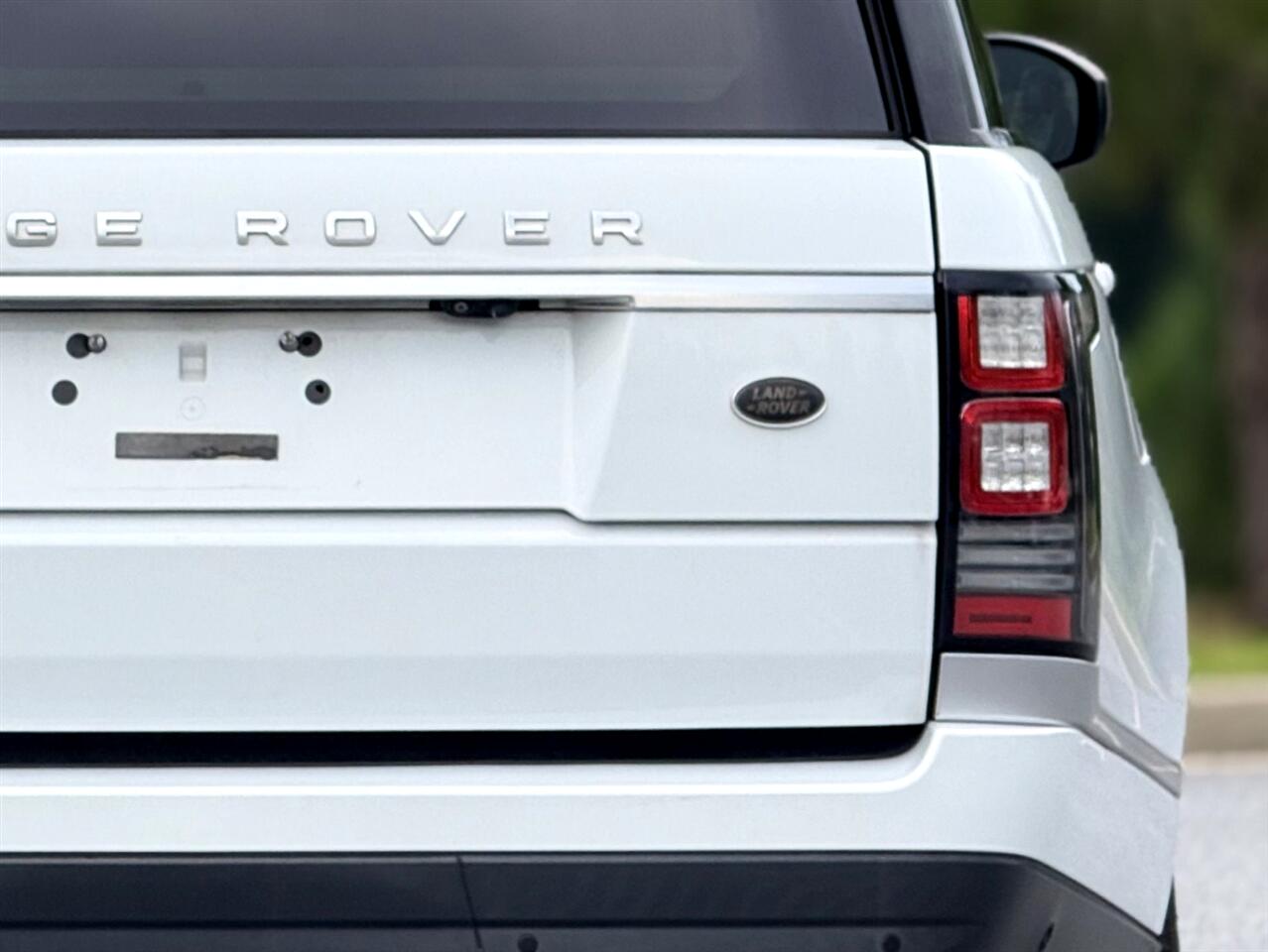 2016 Land Rover Range Rover HSE photo 13