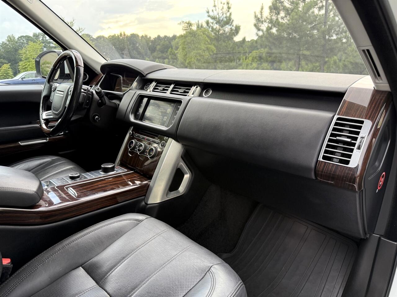 2016 Land Rover Range Rover HSE photo 18