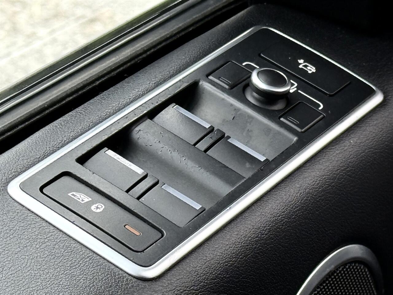 2016 Land Rover Range Rover HSE photo 23