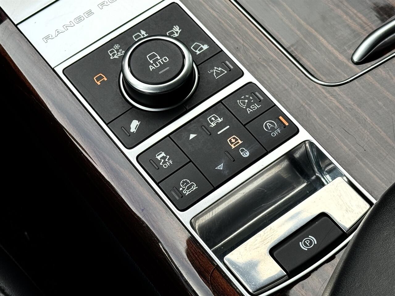 2016 Land Rover Range Rover HSE photo 28