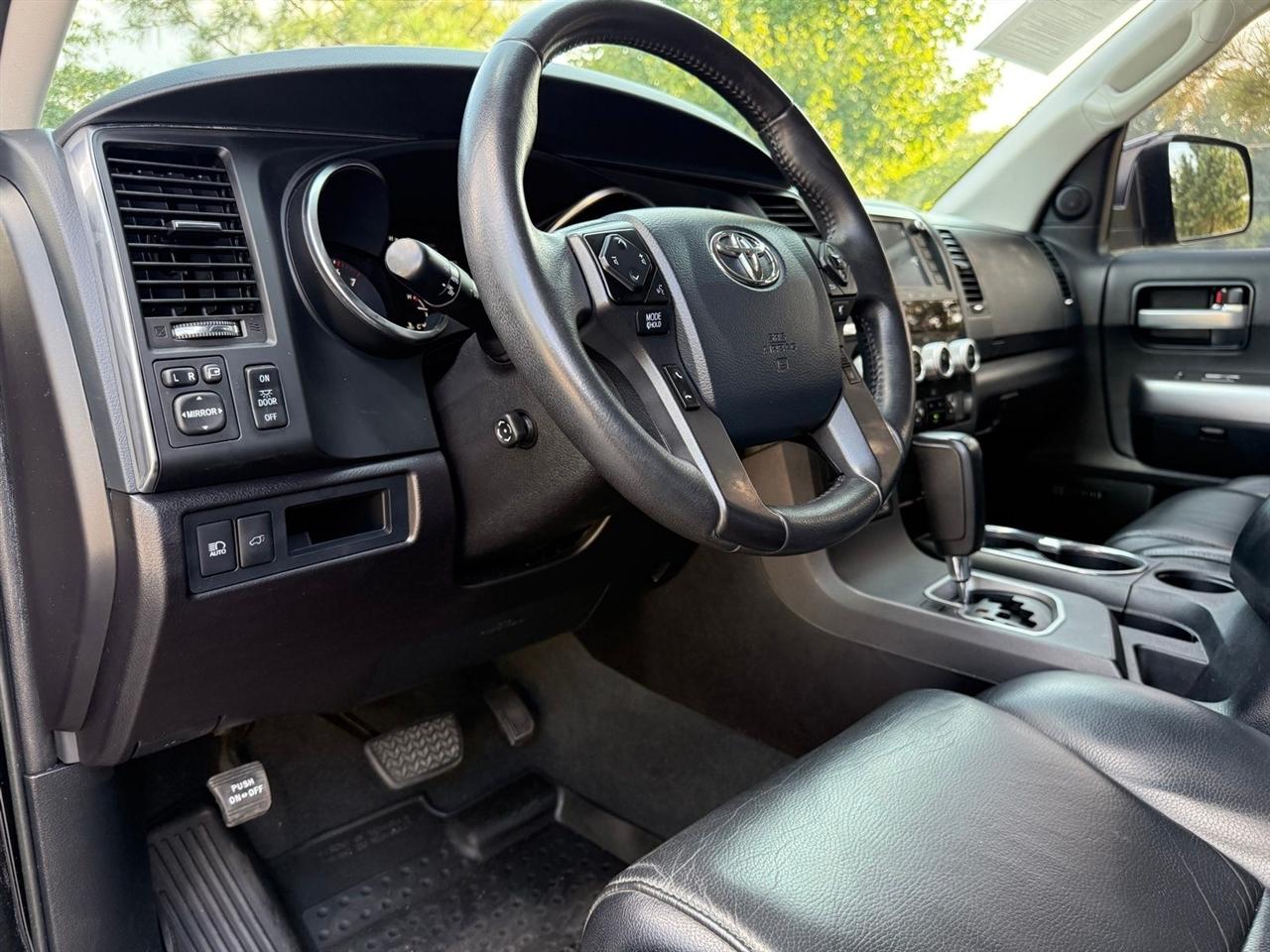 Toyota Sequoia  2021