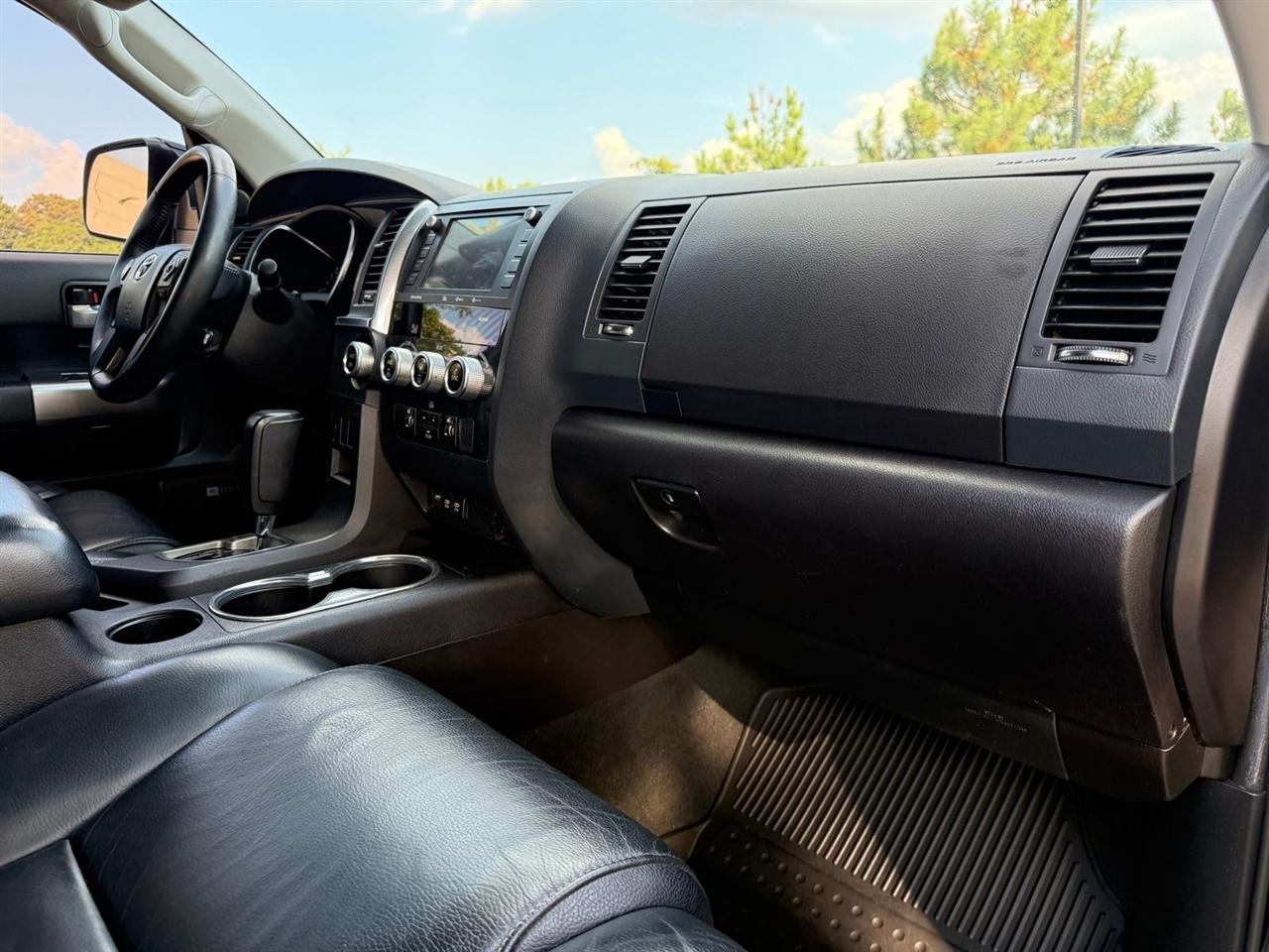 Toyota Sequoia  2021