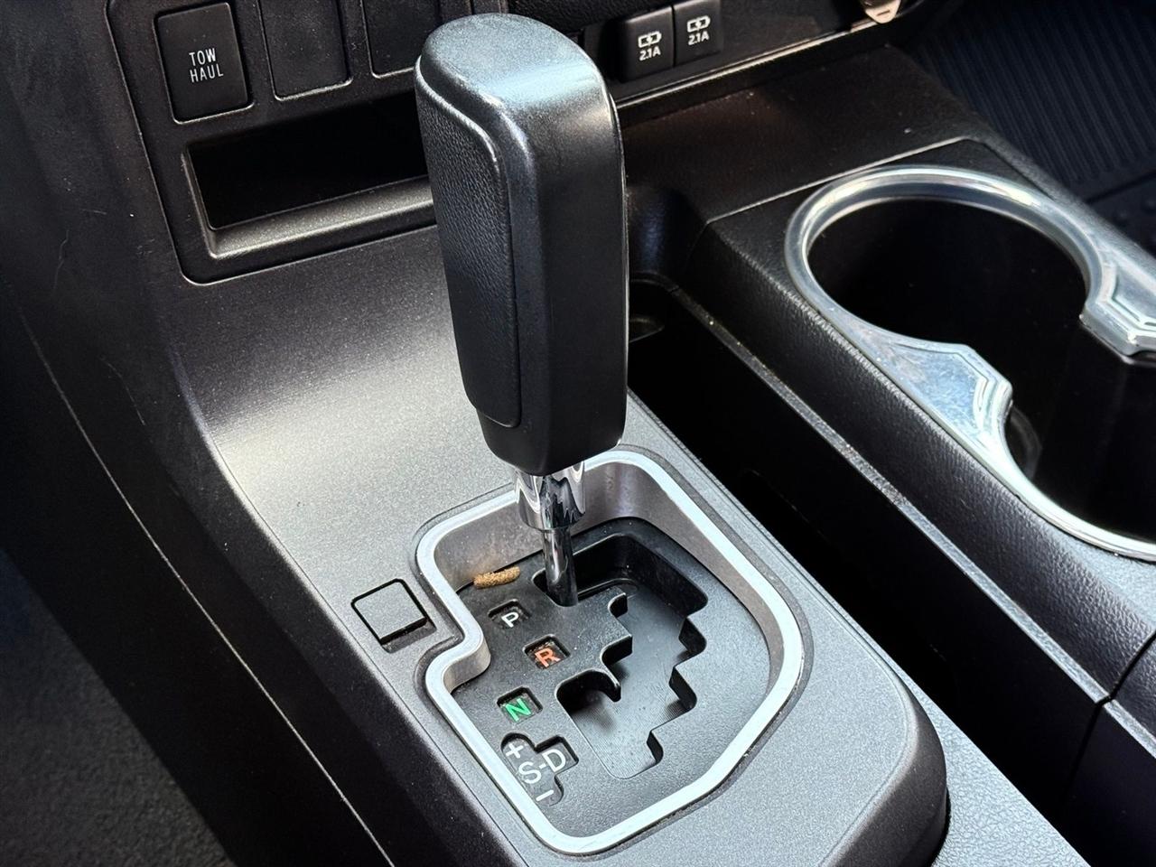 Toyota Sequoia  2021