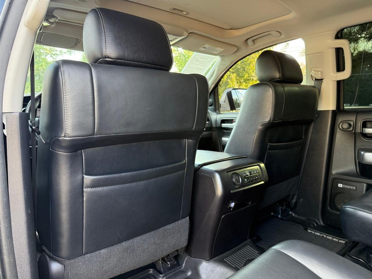 Toyota Sequoia  2021