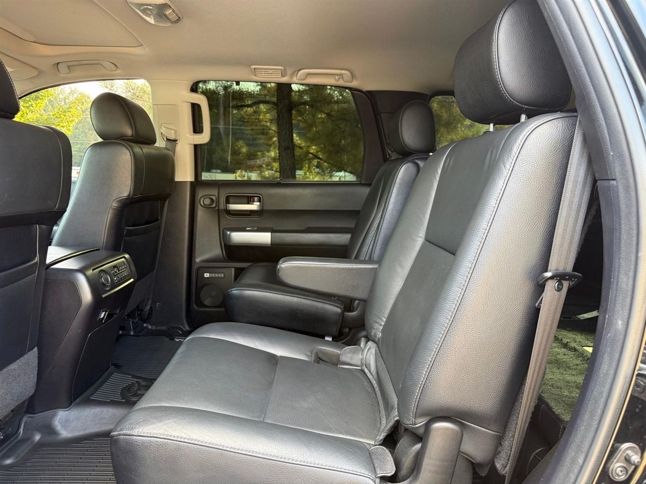 Toyota Sequoia  2021