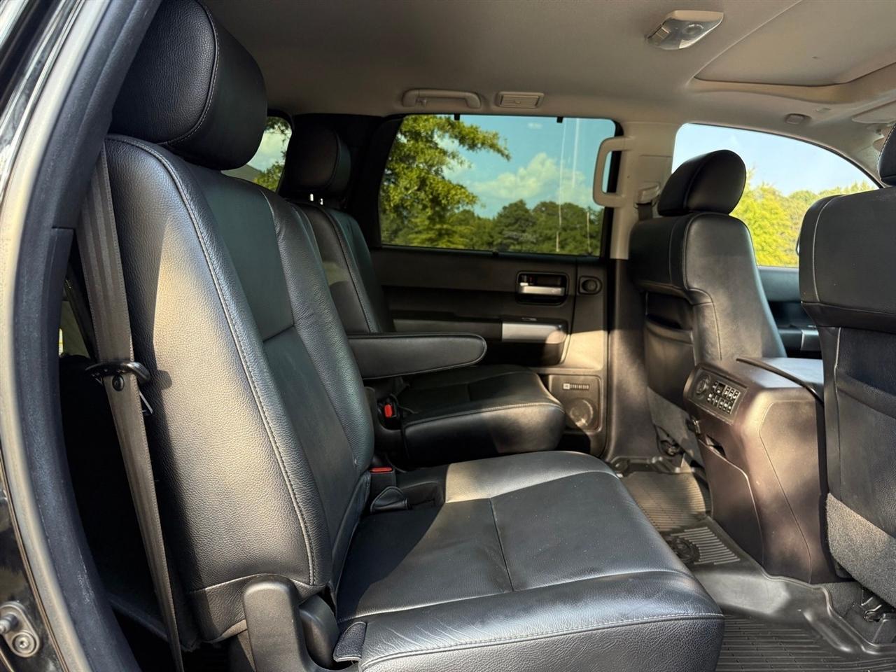 Toyota Sequoia  2021