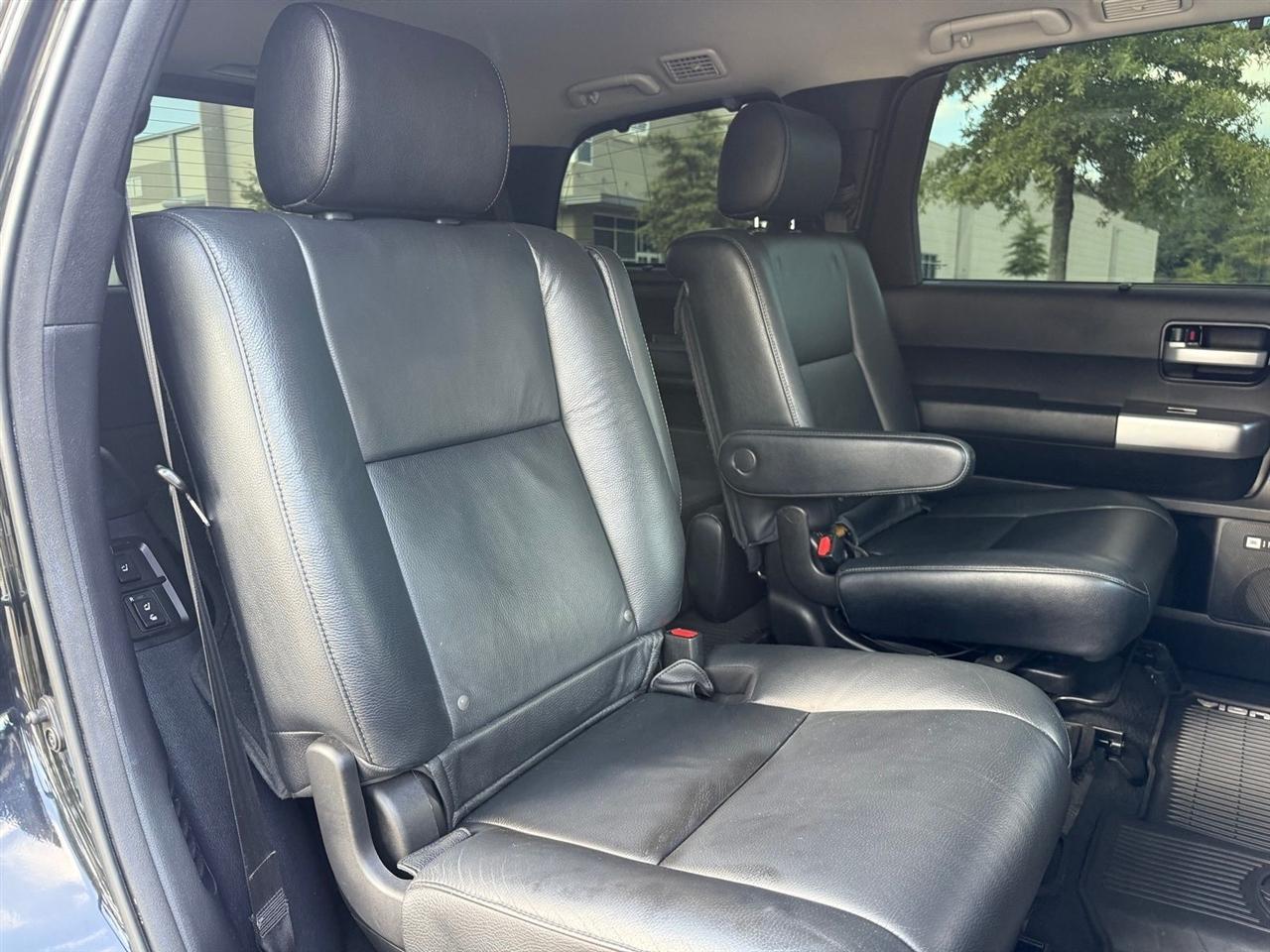 Toyota Sequoia  2021