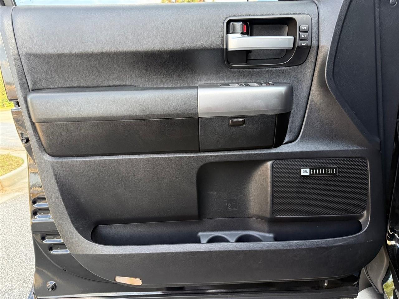 Toyota Sequoia  2021