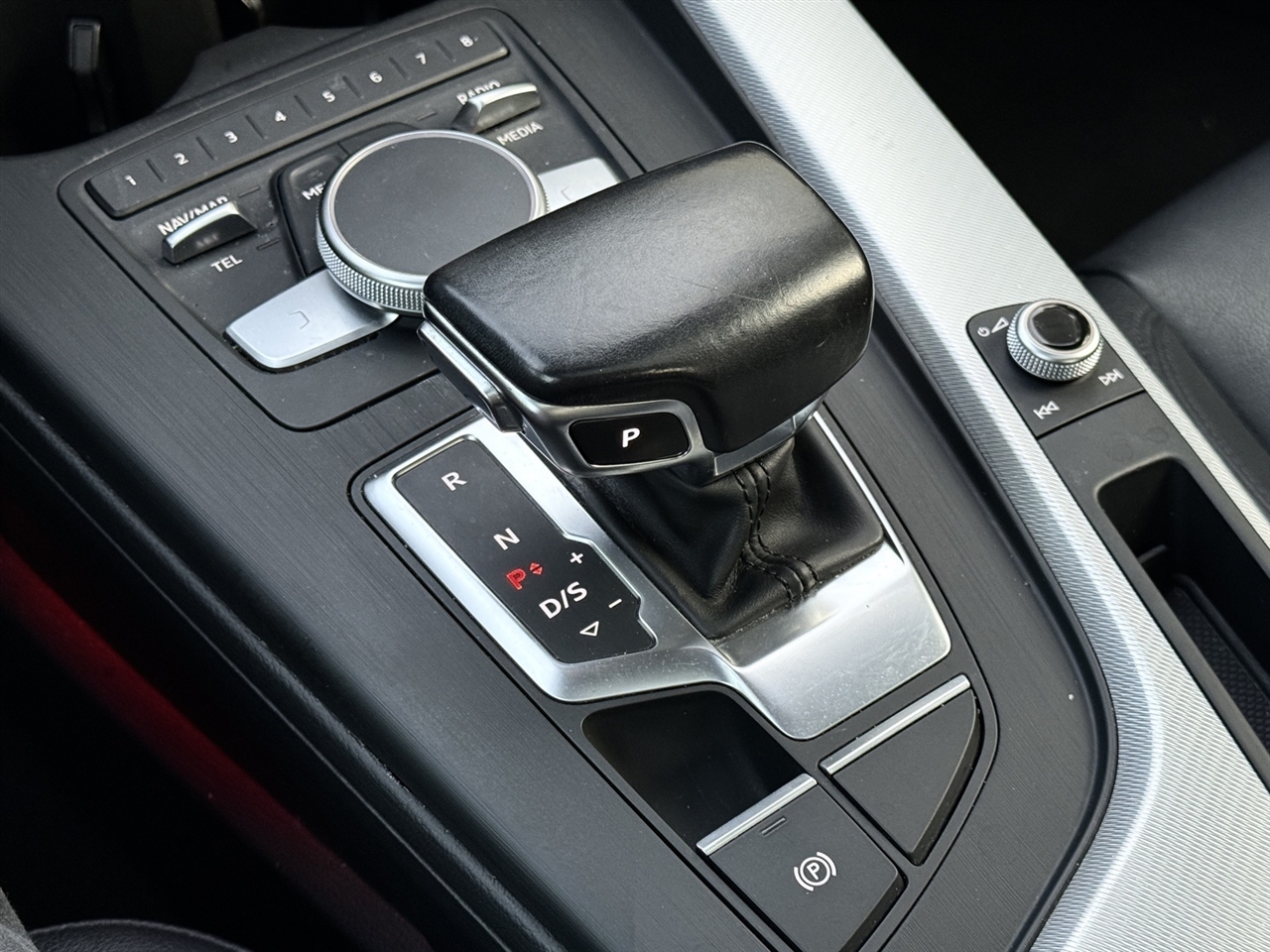 Audi A4  2017 Audi A4  2017
