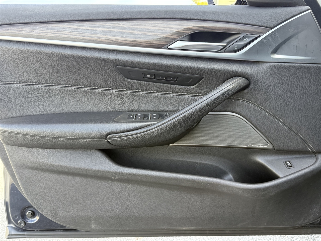 BMW 5 Series  2017 BMW 5 Series  2017