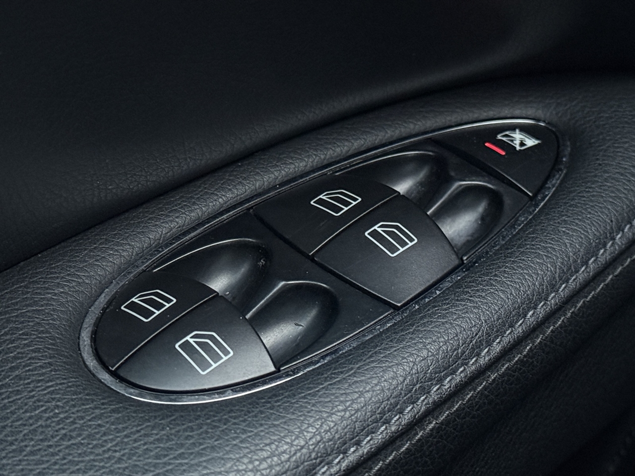 Mercedes-Benz E-Class  2008