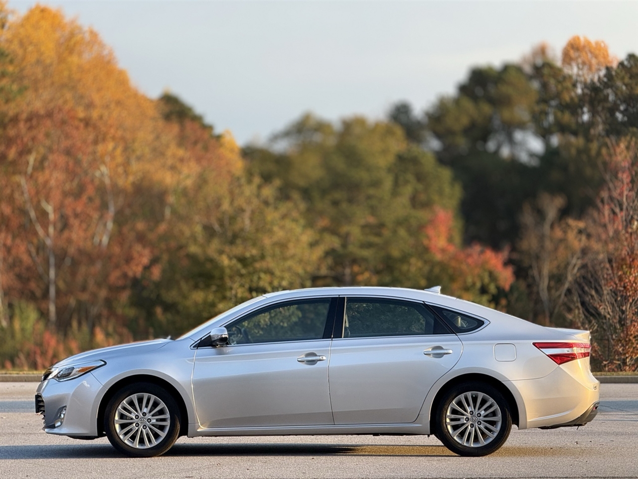 Toyota Avalon Hybrid  2013