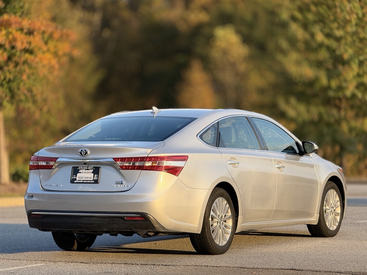 Toyota Avalon Hybrid  2013