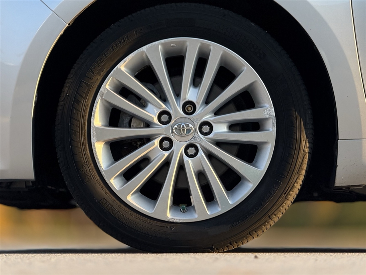 Toyota Avalon Hybrid  2013